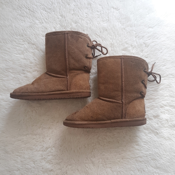 bearpaw boots with laces in back